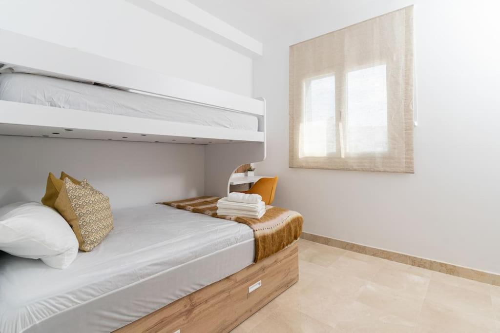 Stunning Apartment-7 People-6 Pools.402