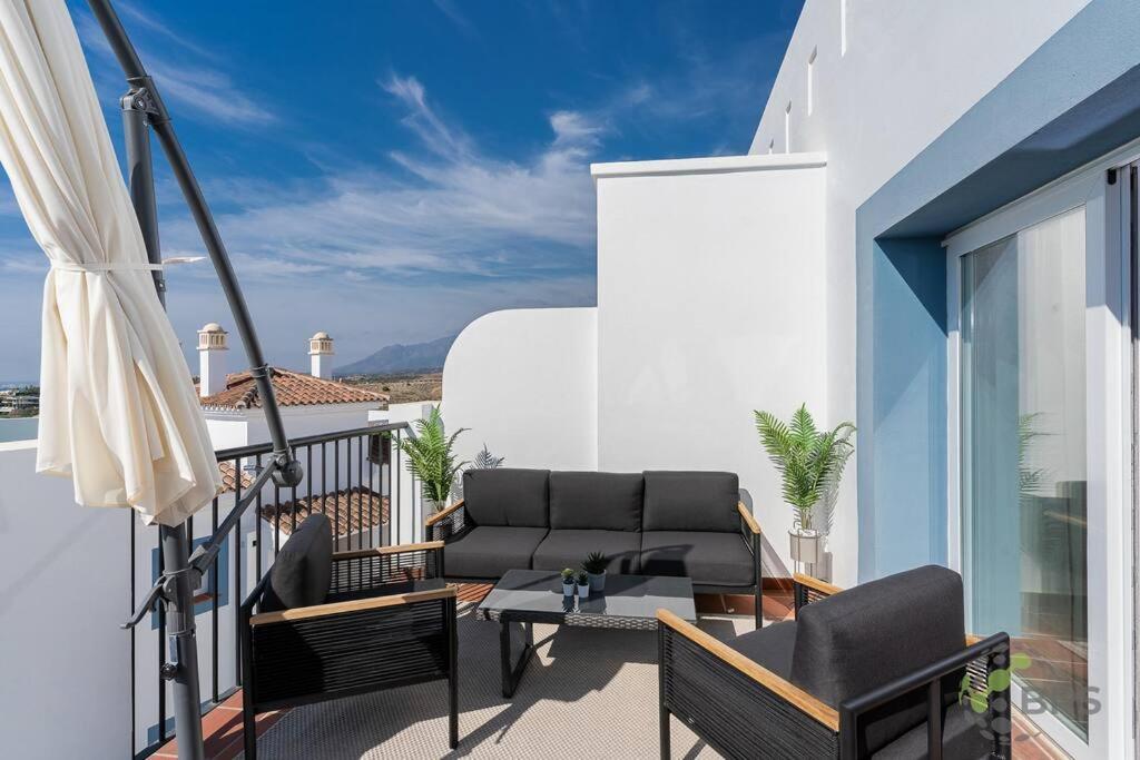 Penthouse -solarium- 6 Pools 422 * Estepona