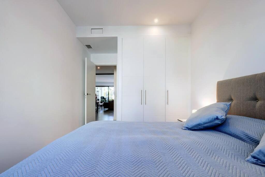 Elegant Two Bedroom At Hills! Apartment