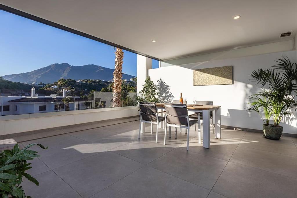 Elegant Two Bedroom At Hills! Apartment Estepona