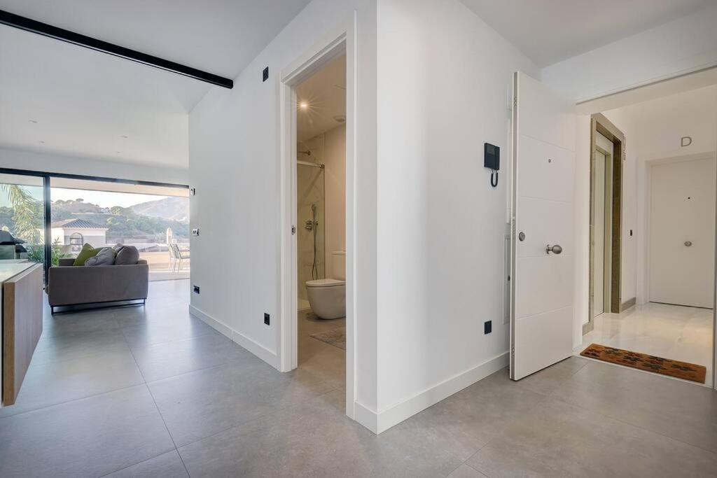Apartment Elegant Two Bedroom At Hills!