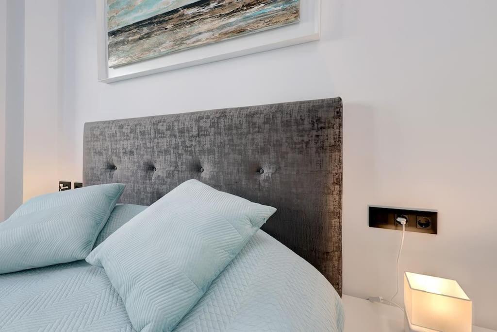 Elegant Two Bedroom At Hills! Apartment *