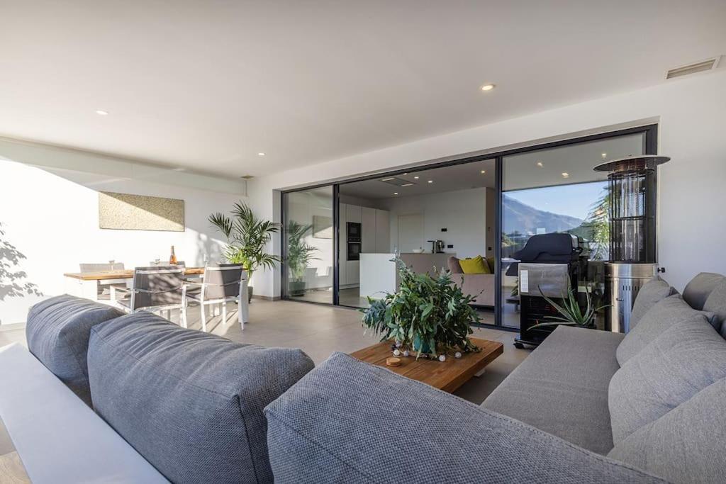 Elegant Two Bedroom At Hills! Apartment Estepona