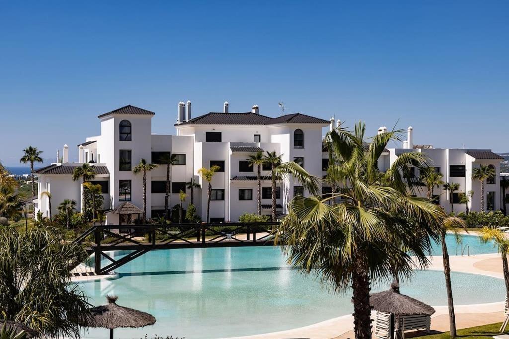Elegant Two Bedroom At Hills! Apartment