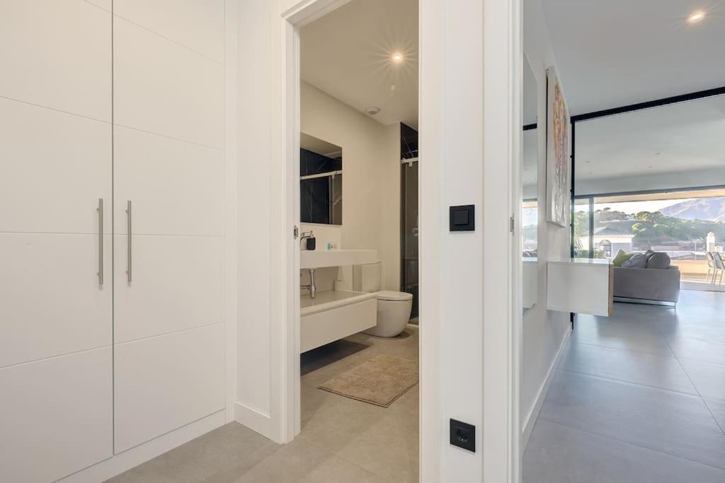Elegant Two Bedroom At Hills! Apartment *