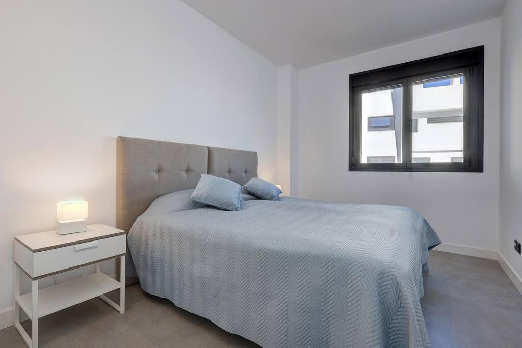 Elegant Two Bedroom At Hills! *