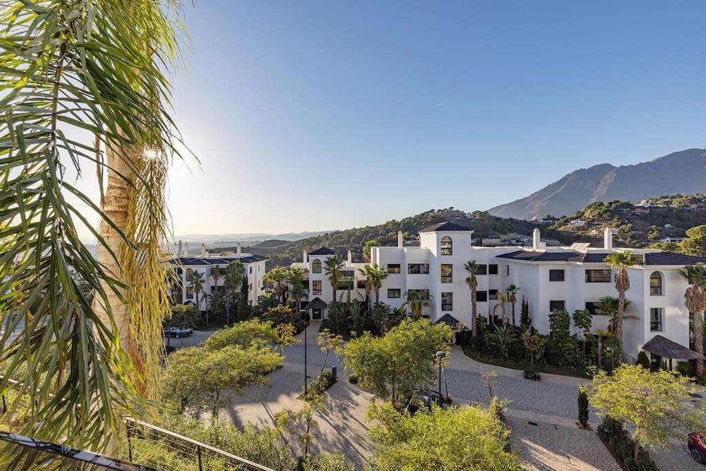 Apartment Elegant Two Bedroom At Hills! Estepona