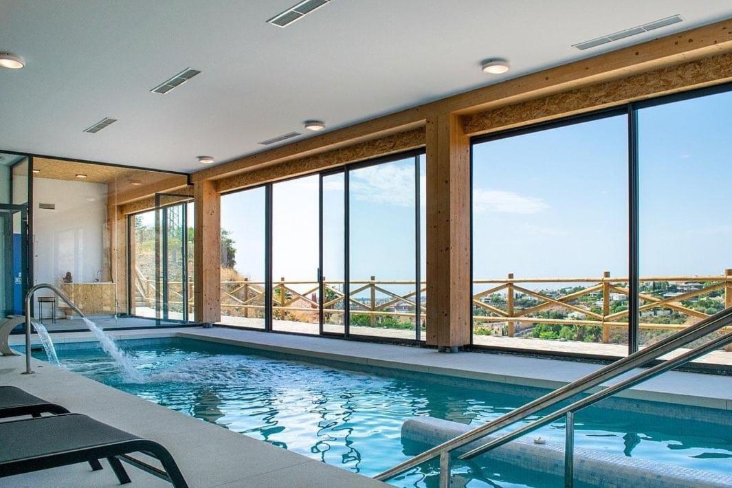 Stunning Apartment-7 People-6 Pools.402 *