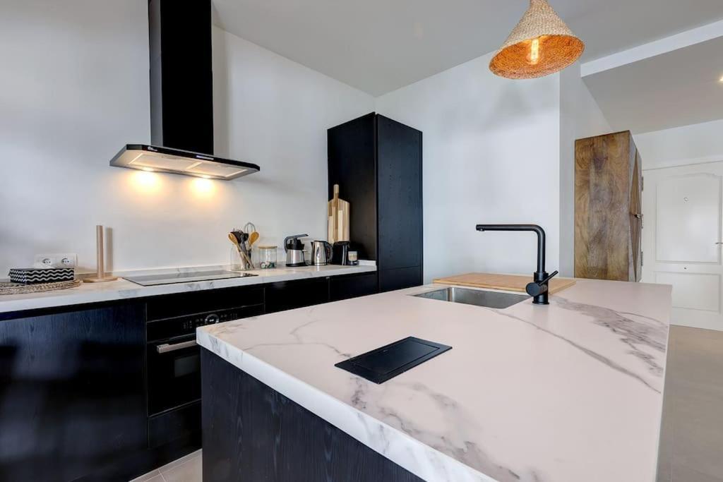 Alejandra - Gerenoveerd Direct Aan Zee Apartment Estepona