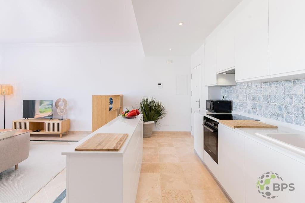 New Apt. - Golf - - 6 Pools -sea Views 3702 Apartment *