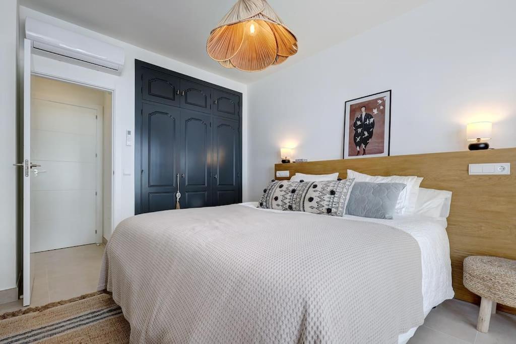 Renovated Aranja: With Big Balcony And Sea View