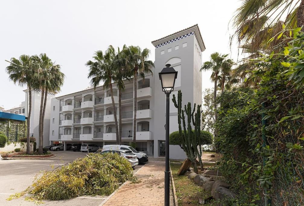 Renovated Aranja: With Big Balcony And Sea View Estepona