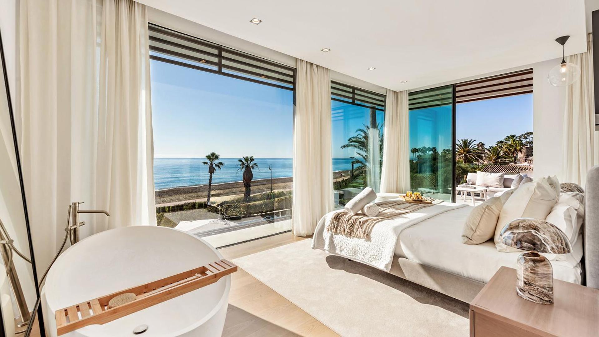 Vacation Marbella I Imare Waterfront, Beachfront Villa, Rooftop Jacuzzi, Indoor Estepona