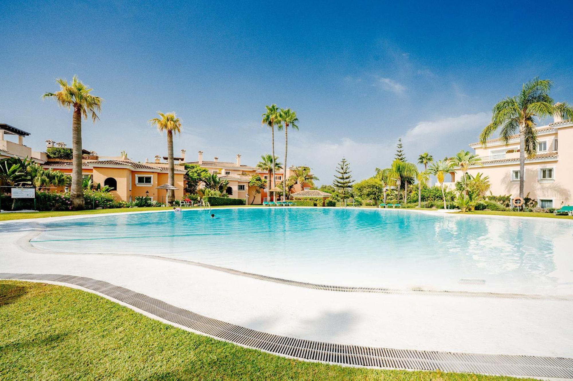 Apartment Close To The With A Roof Terrace Estepona