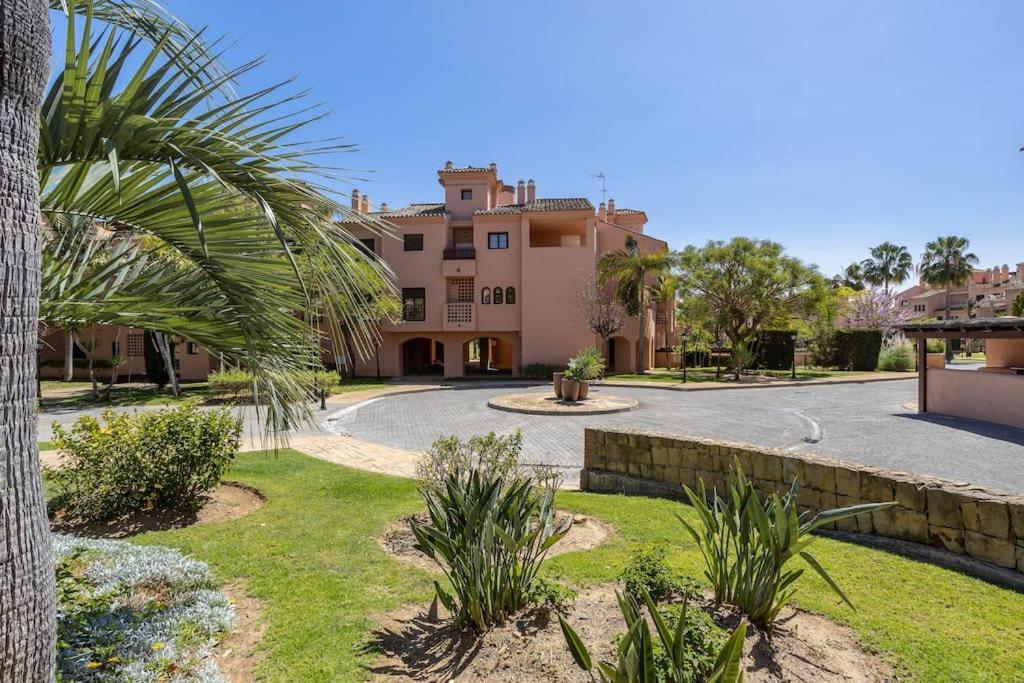 Apartment Oleholidays Hacienda Del Sol Beachside Luxury Estepona