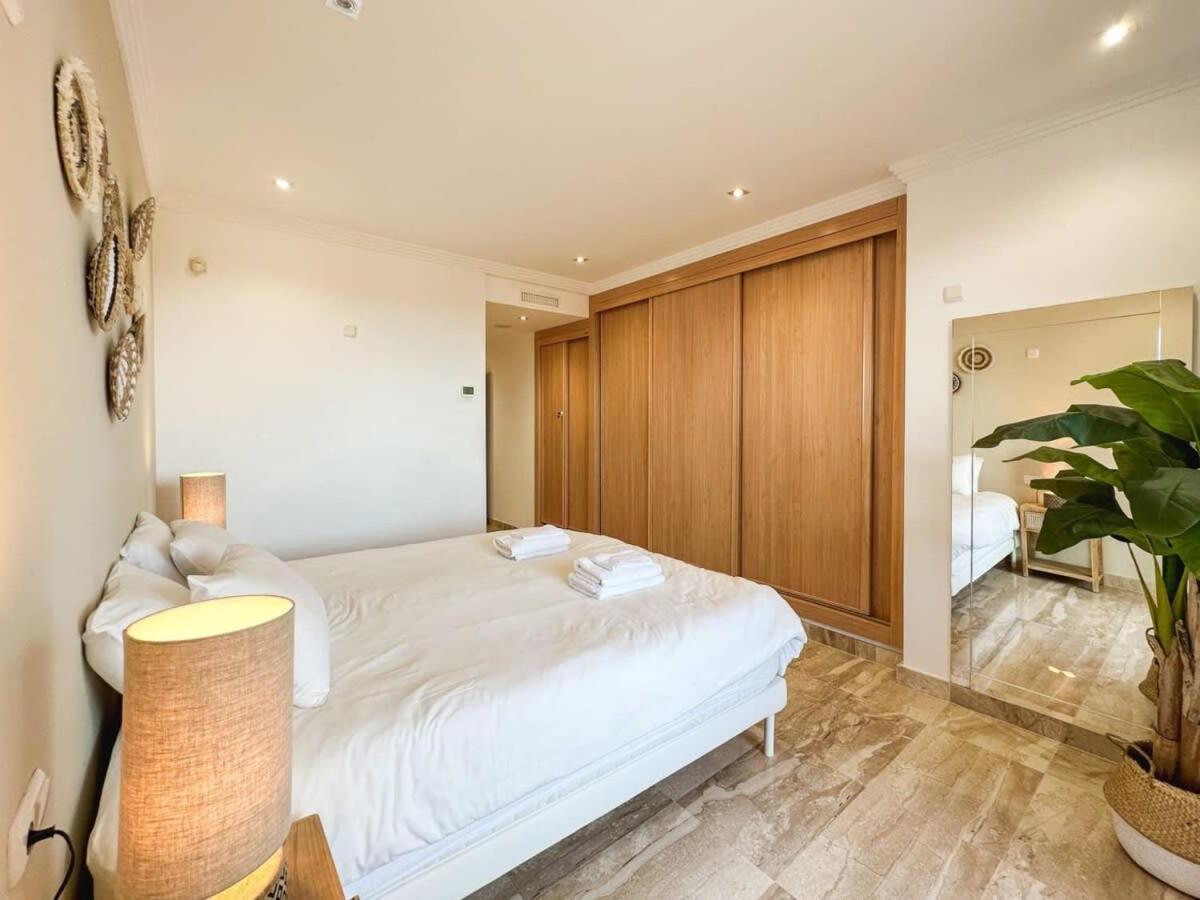 Sea Views Indoor Pool Sauna Gym Wifi Apartment