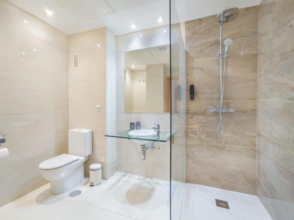 Apartment Sea Views Indoor Pool Sauna Gym Wifi