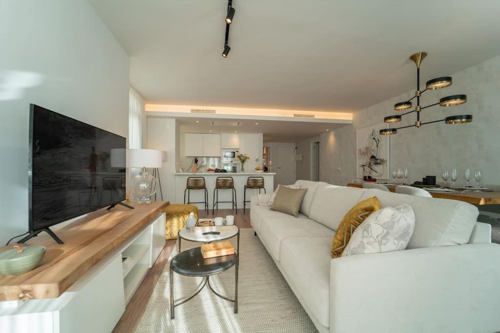 Coqueto Primera Linea De Mar Apartamento Estepona