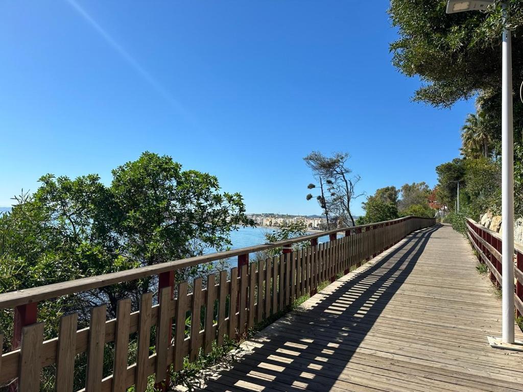 Alejandra - Gerenoveerd Direct Aan Zee * Estepona
