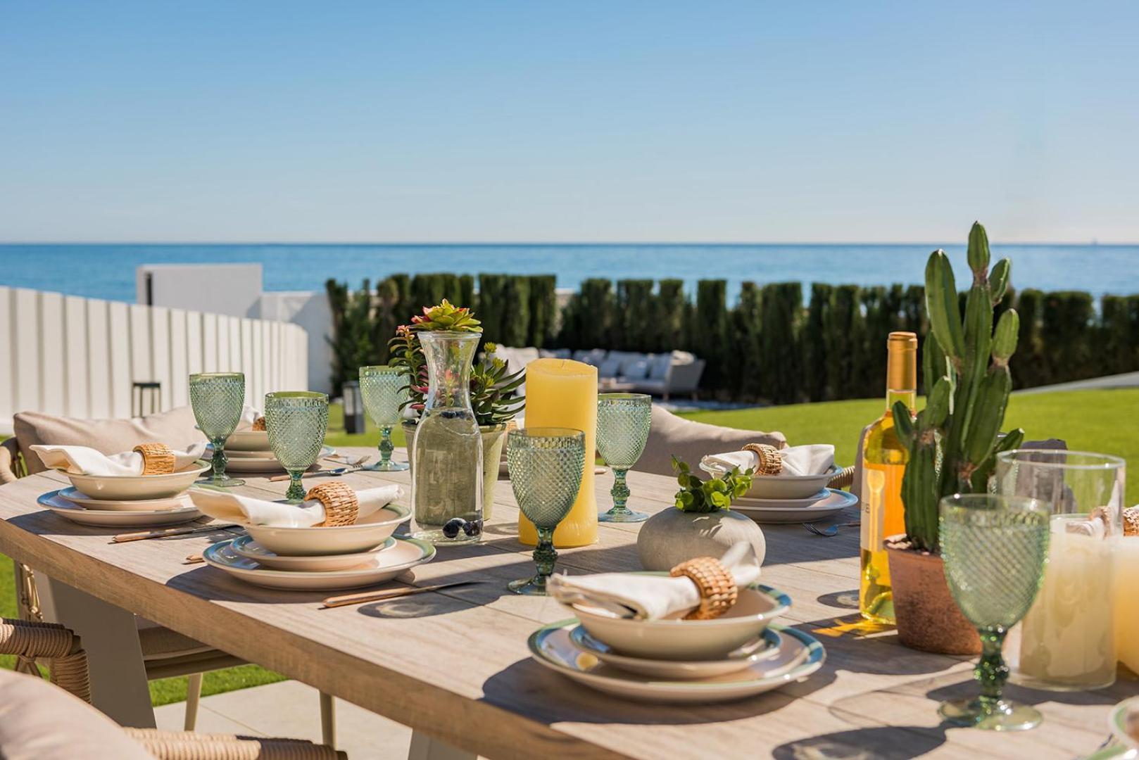 Vacation Marbella I Imare Waterfront, Beachfront Villa, Rooftop Jacuzzi, Indoor * Estepona