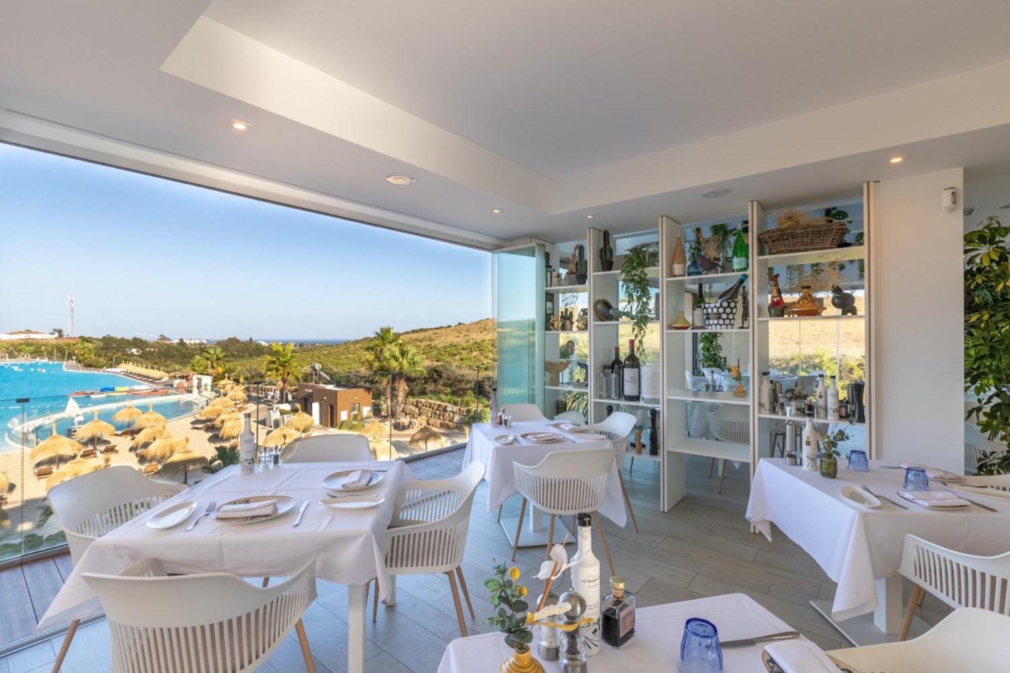 Al-104 - - Alcazaba Lagoon 2 Bedroom *