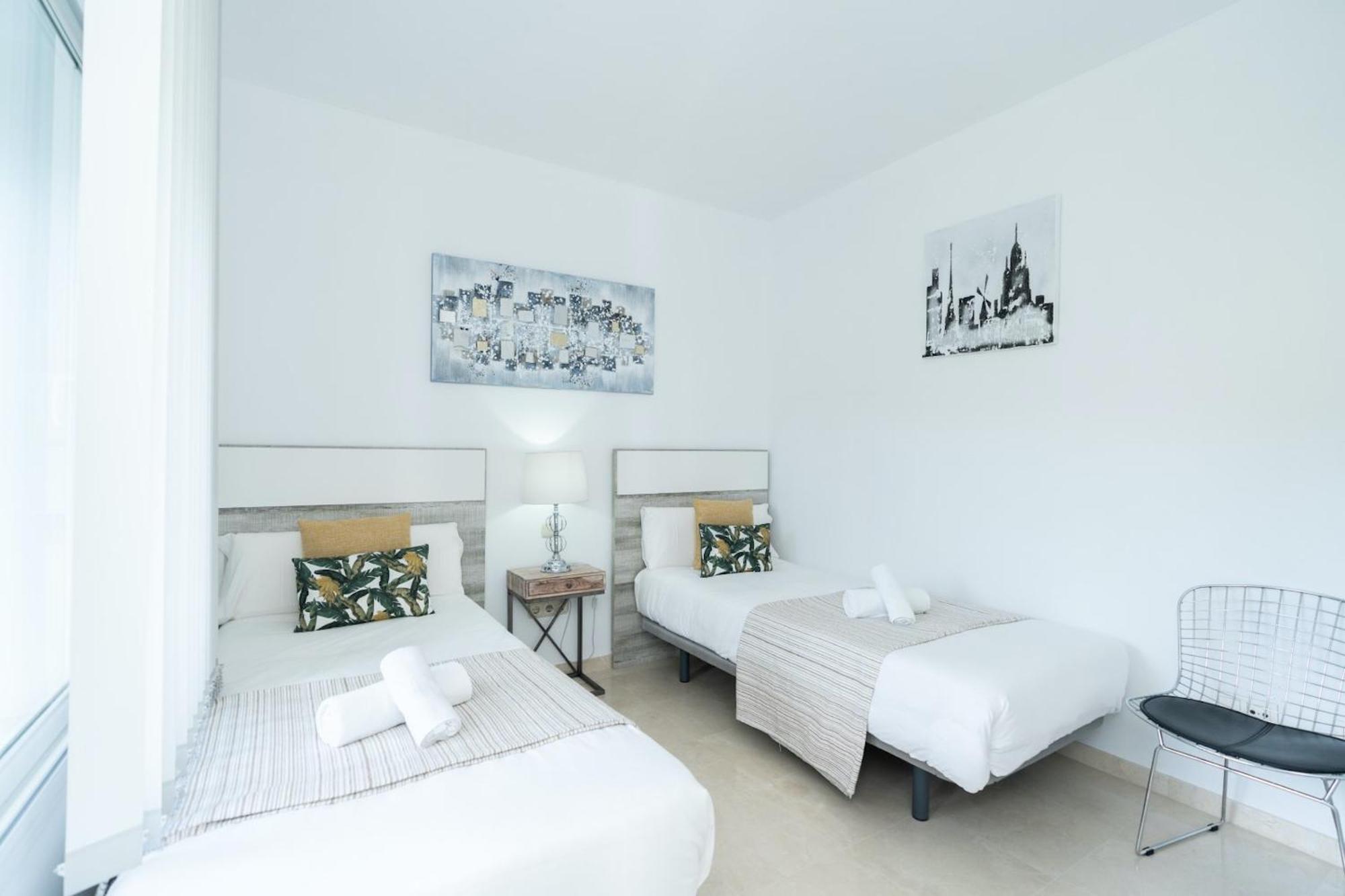 Al-104 - - Alcazaba Lagoon 2 Bedroom * Estepona