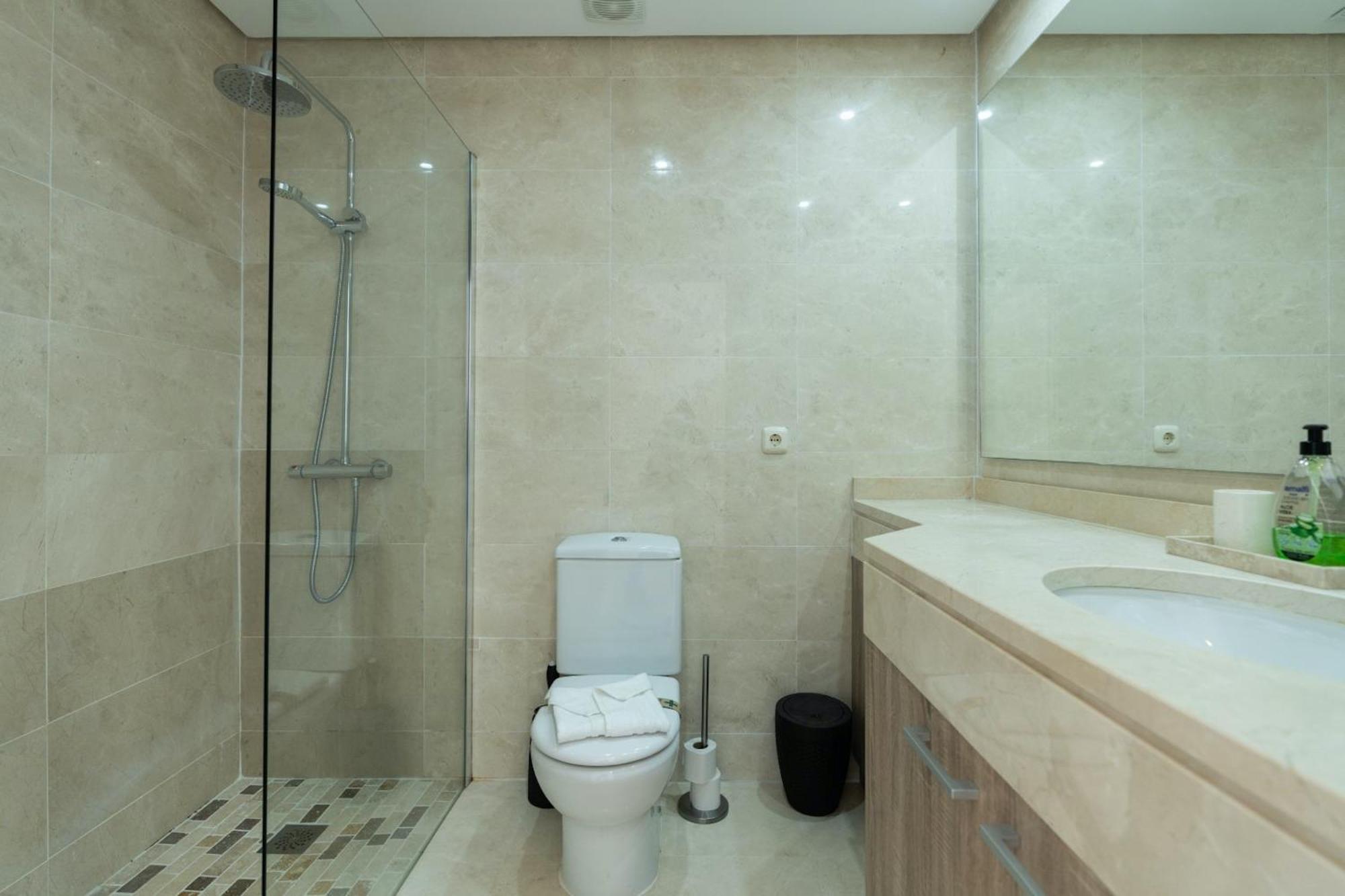 Al-104 - - Alcazaba Lagoon 2 Bedroom Estepona