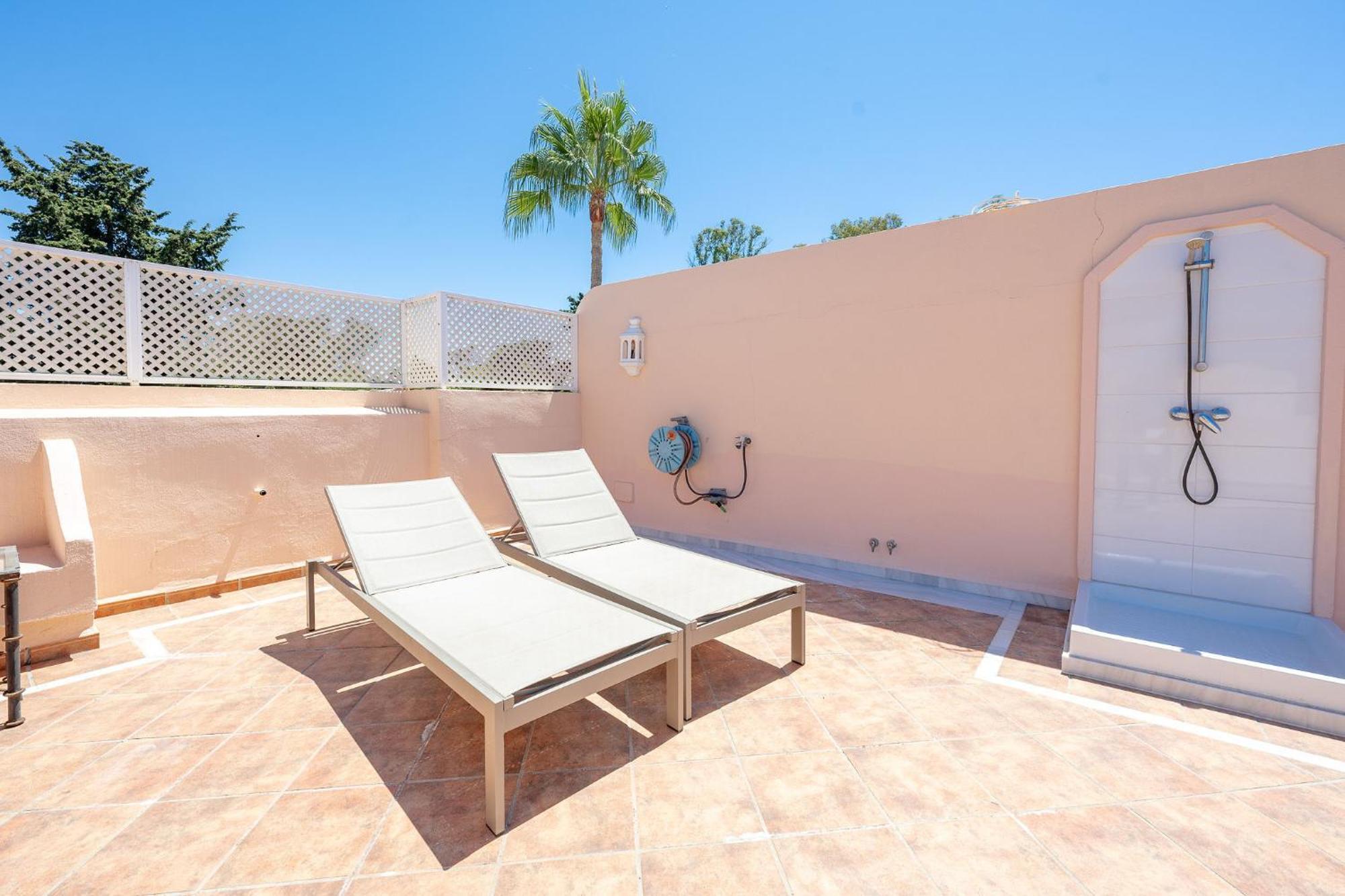 Apartment Close To The With A Roof Terrace *
