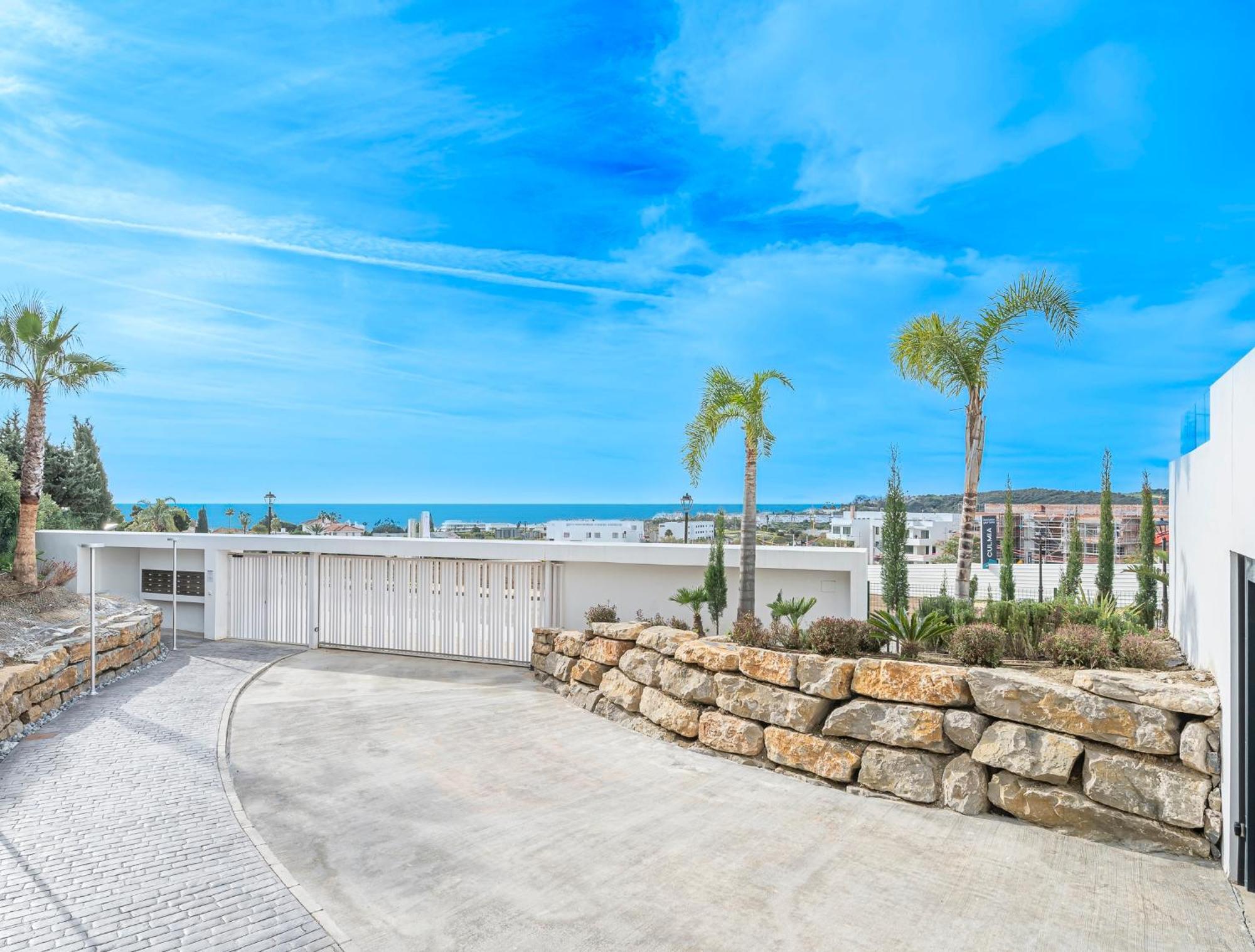 Apartment One80 Residences New With Sea View To Gibraltar & Africa And Walking Distance To The Beach *