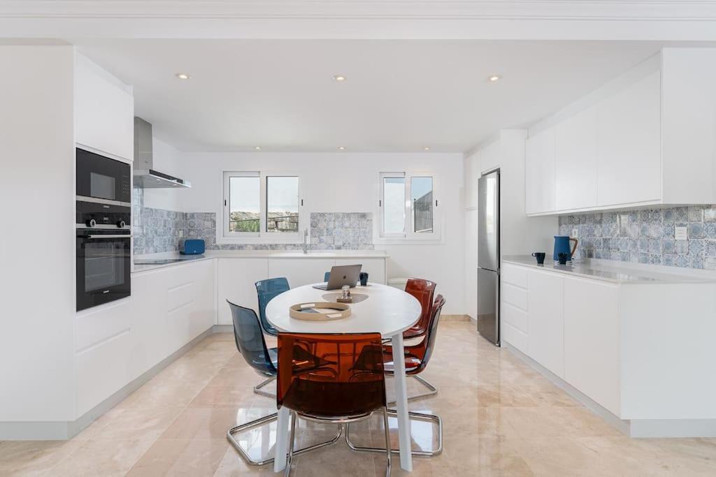 Deluxe 2 Bed Apartment *