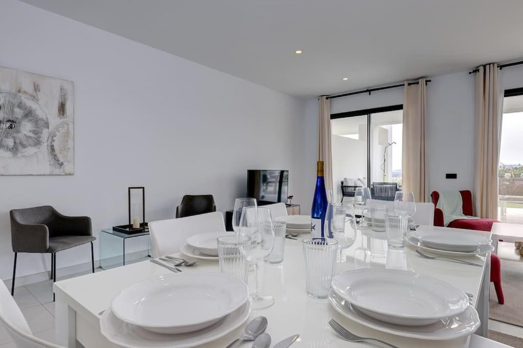 2 Bedroom Ground Floor @ Hills! Apartment