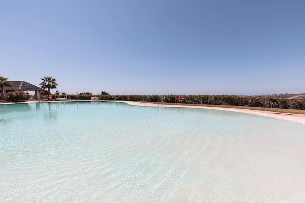 2 Bedroom Ground Floor @ Hills! Apartamento