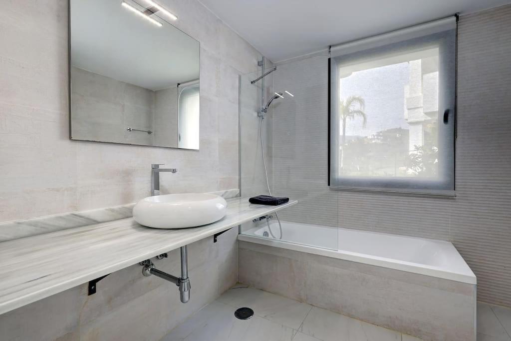 Apartment 2 Bedroom Ground Floor @ Hills!