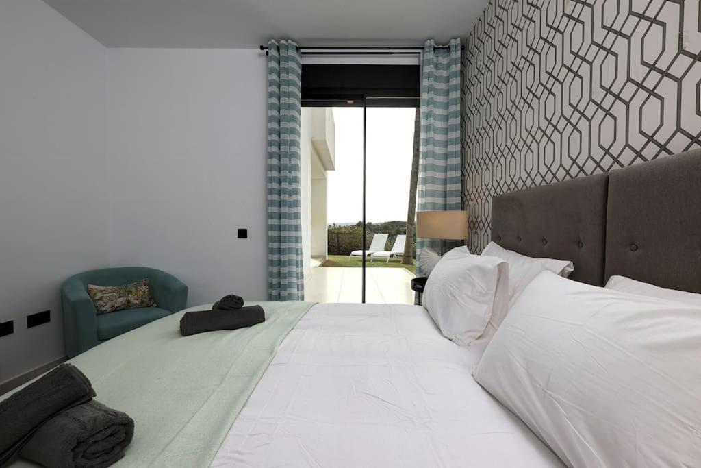 2 Bedroom Ground Floor @ Hills! Apartment