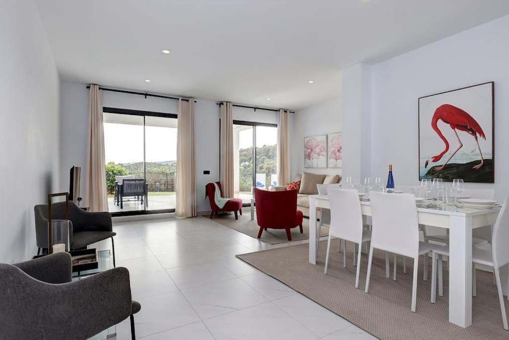 2 Bedroom Ground Floor @ Hills! *
