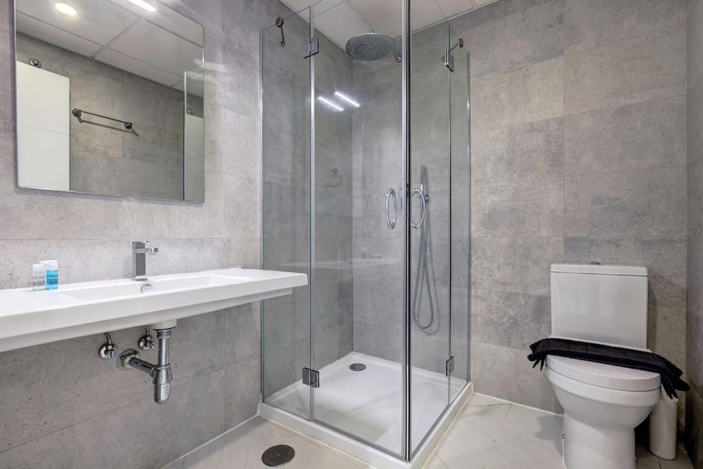 2 Bedroom Ground Floor @ Hills! Apartment *