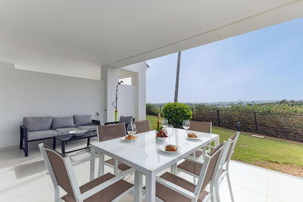 2 Bedroom Ground Floor @ Hills! Apartamento Estepona