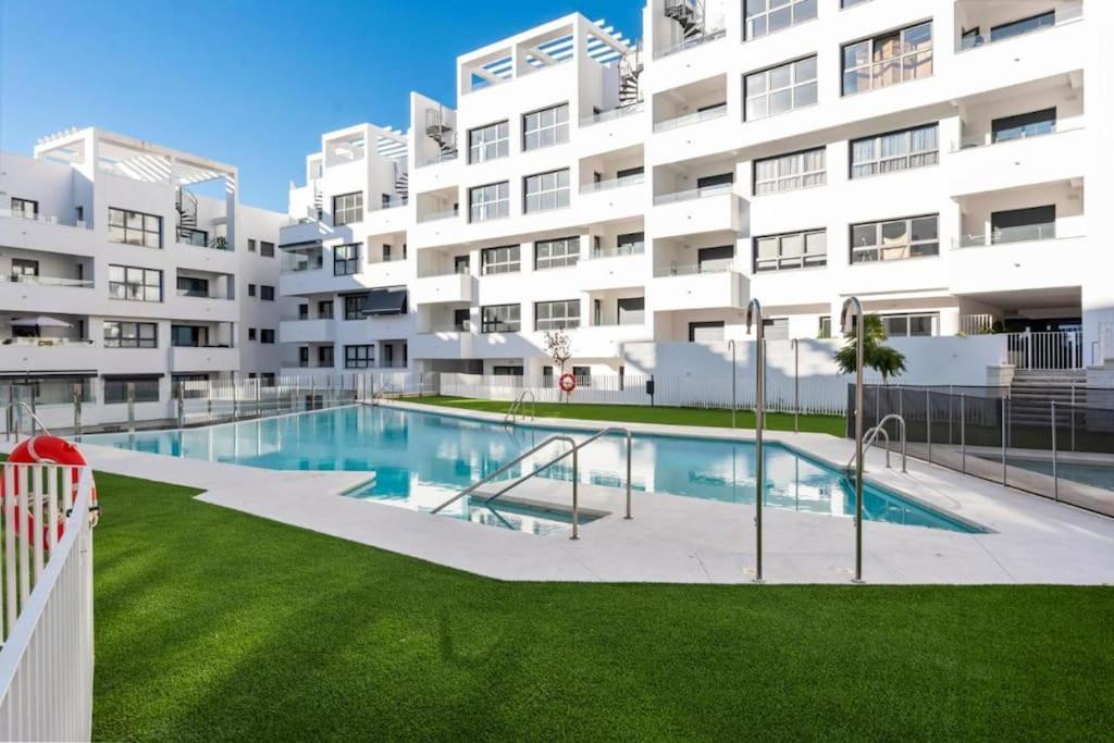 Terrace, Parking & Pool * Estepona