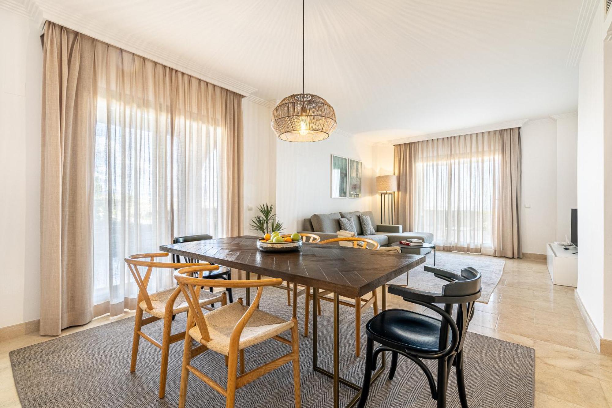 Large 3-bedroom Nestled In Golf Paradise *