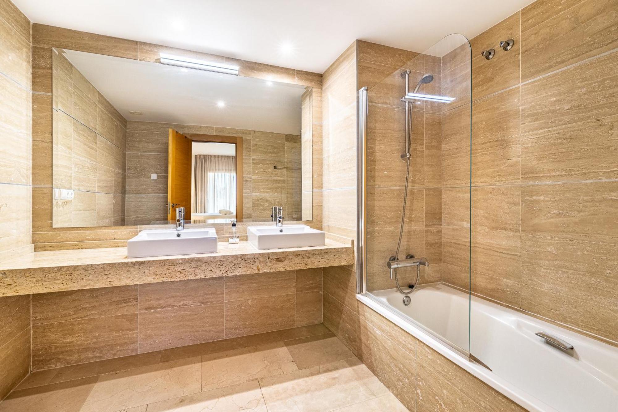 Apartamento Large 3-bedroom Nestled In Golf Paradise Estepona