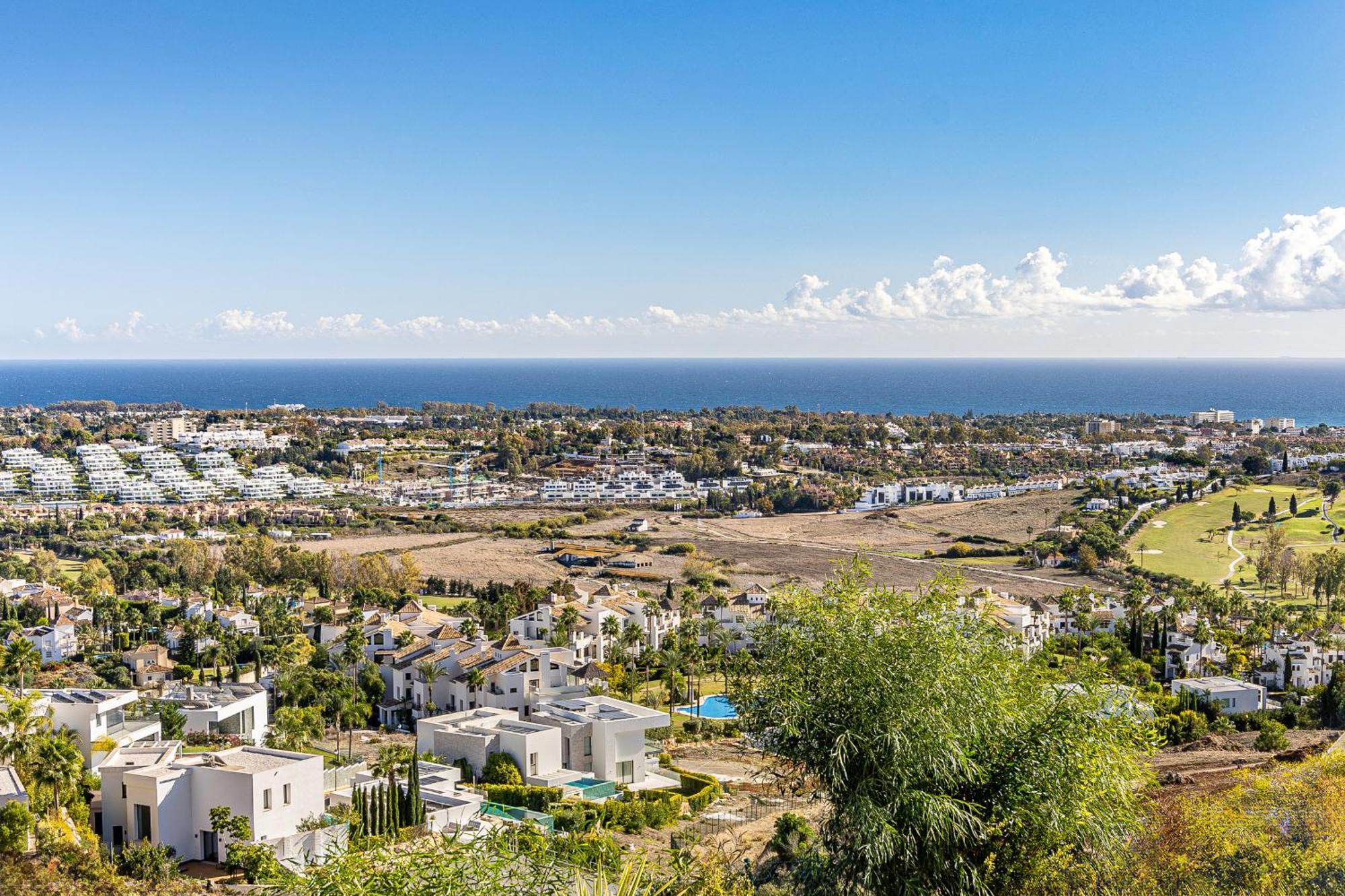 Large 3-bedroom Nestled In Golf Paradise Estepona