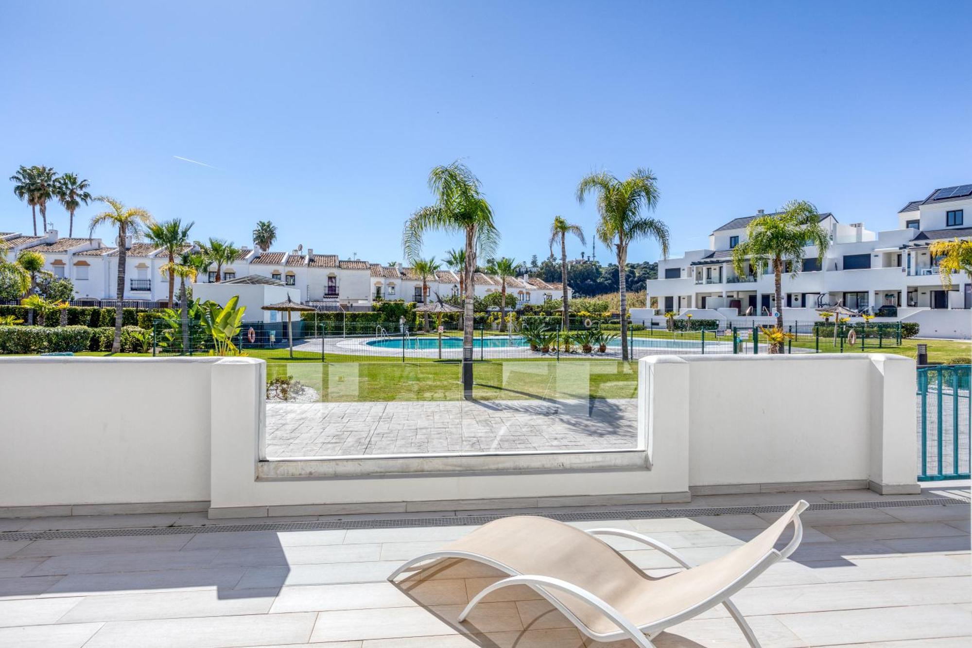 Hanami Arroyo Beach Garden Apartment Estepona