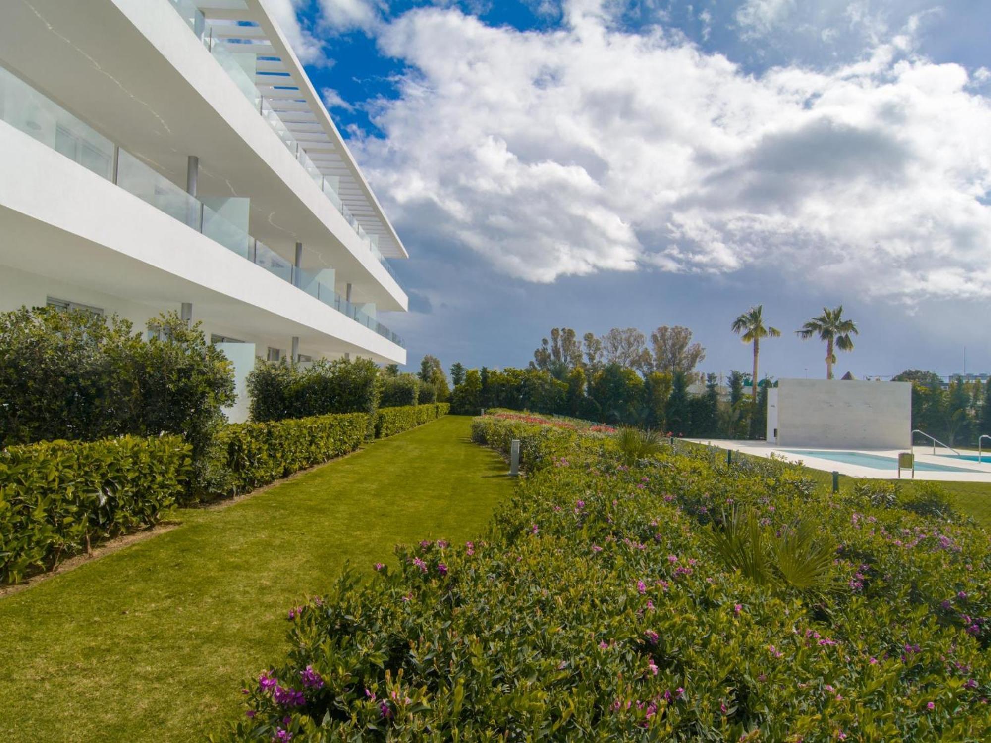 Apartment Brand New In Belaire, Pools, Garden