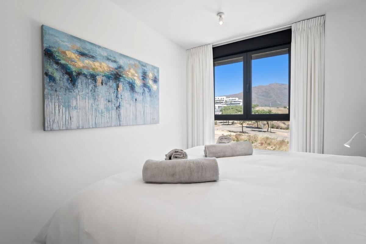 Apartment With Sea View And Gym Estepona