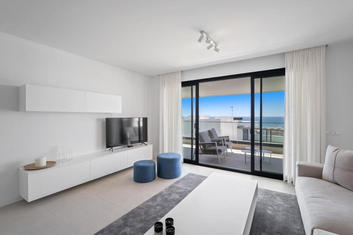 Apartment With Sea View And Gym Estepona