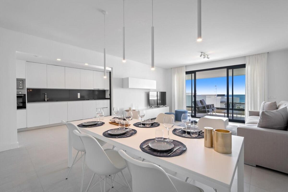 With Sea View And Gym Apartment
