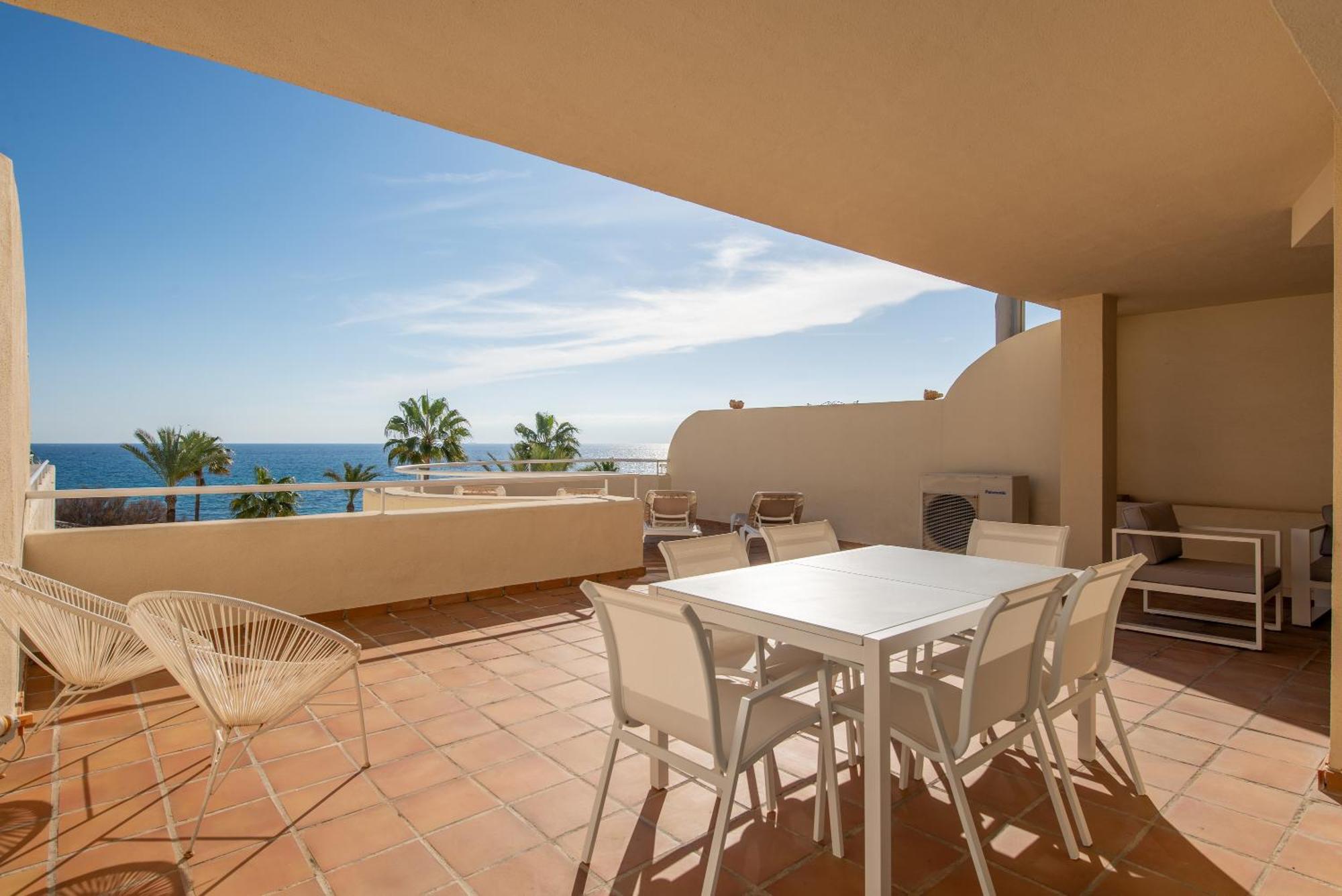 Apartment Right On The - 4br Seaview *