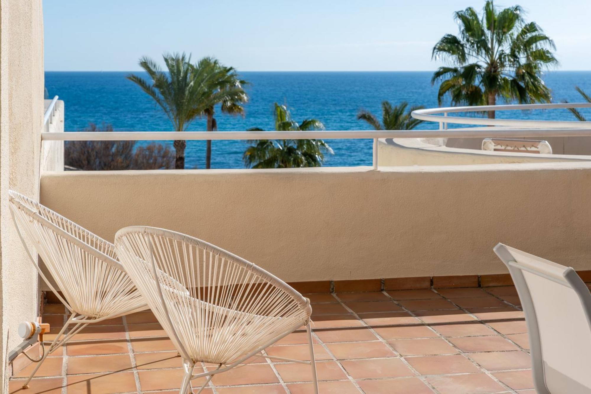 Right On The - 4br Seaview Apartment
