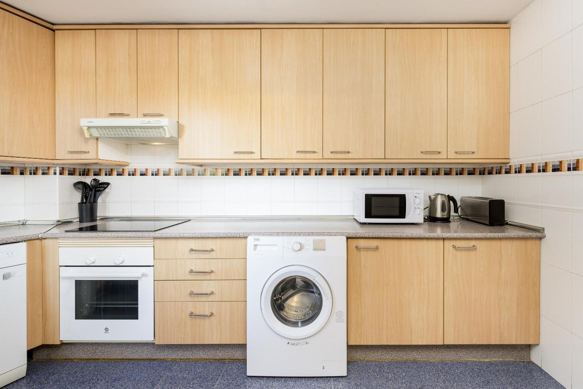 Apartment Right On The - 4br Seaview *