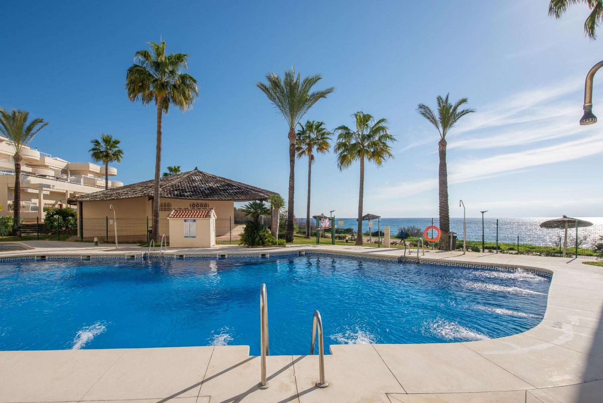 Right On The - 4br Seaview Apartment